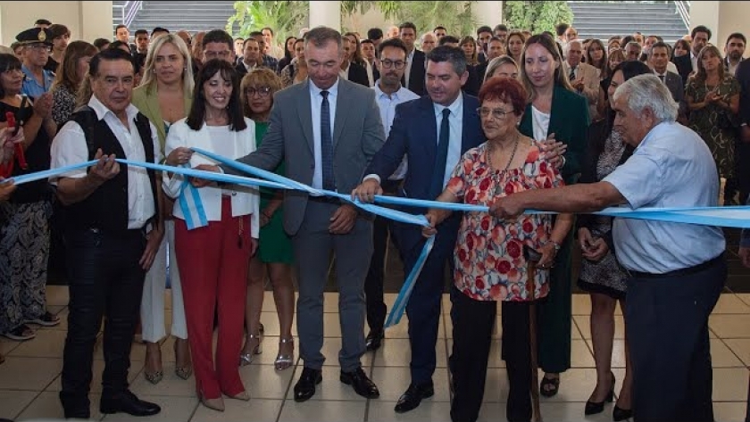 Marcelo Orrego inauguró la muestra para conmemorar el 80º aniversario del terremoto del ‘44