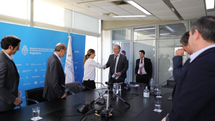 La Cancillería y empresas constructoras argentinas exploran posibilidades de desarrollo en Latinoamérica