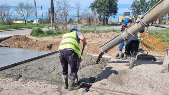 Continúa la repavimentación en el acceso a Barrio Progreso
