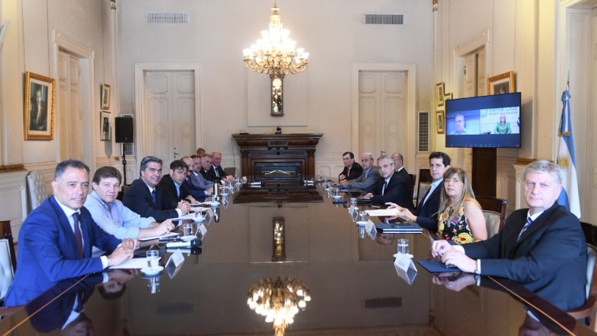 Zamora junto a otros gobernadores acompañaron a Fernández en el pedido de juicio político a Rosatti