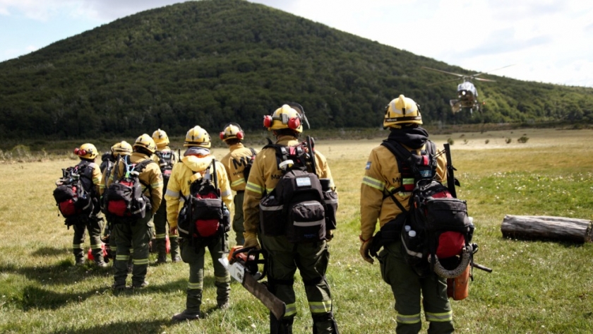Ambiente suma más brigadistas para combatir los incendios en Tolhuin