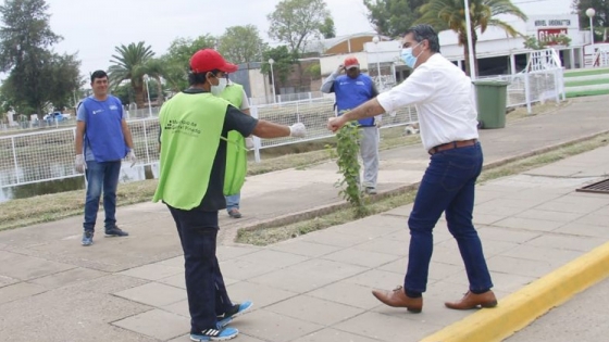 Capitanich entregó vehículos y maquinarias para los municipios de Pinedo y Hermoso Campo