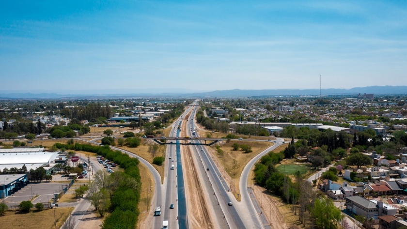 Comenzó la pavimentación del tercer carril que se construye en la zona sur de circunvalación