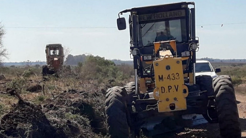 Vialidad realiza tareas de mantenimiento en trazas productivas del departamento Federación