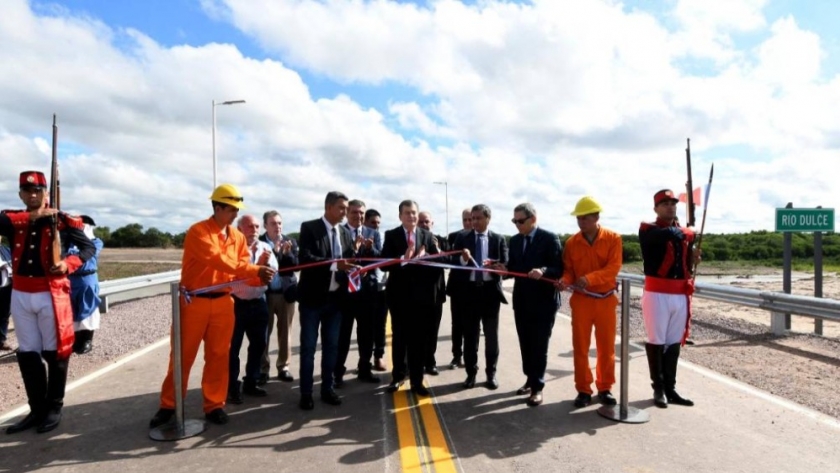 Gerardo Zamora inauguró un nuevo puente y pavimentación de rutas en Tasigasta