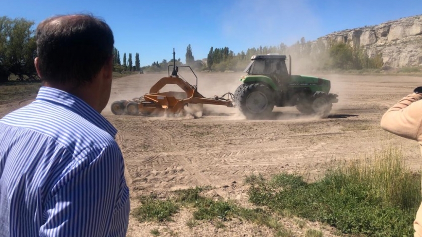 El Gobierno provincial siembra pasturas para apoyar a pequeños productores