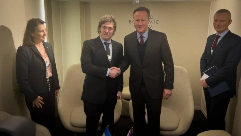 Con agenda abierta, Javier Milei se reunió en Davos con David Cameron para activar la relación bilateral con Gran Bretaña