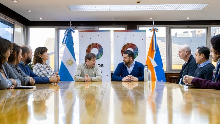 El Gobernador Melella y el Intendente Vuoto firmaron un convenio de colaboración para potenciar el Skate Park