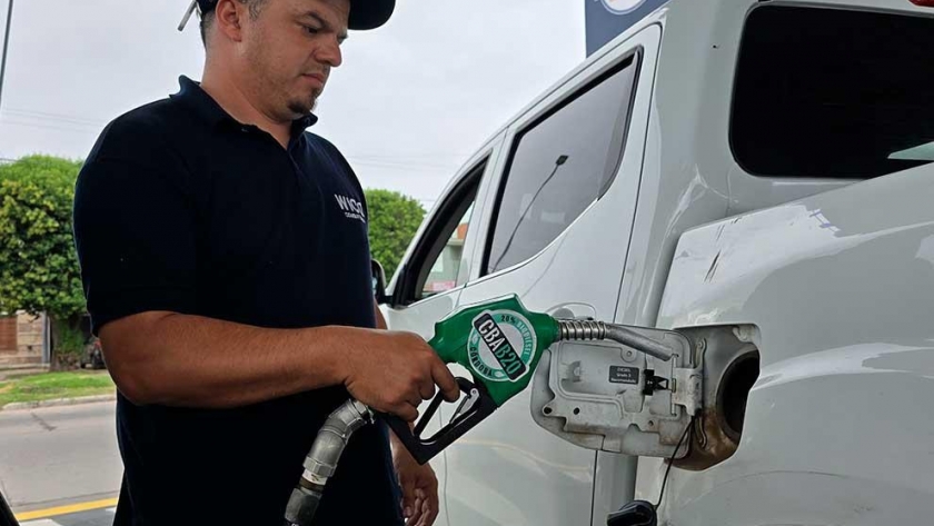 Transición energética: Vehículos particulares ya cargan biocombustibles en Córdoba