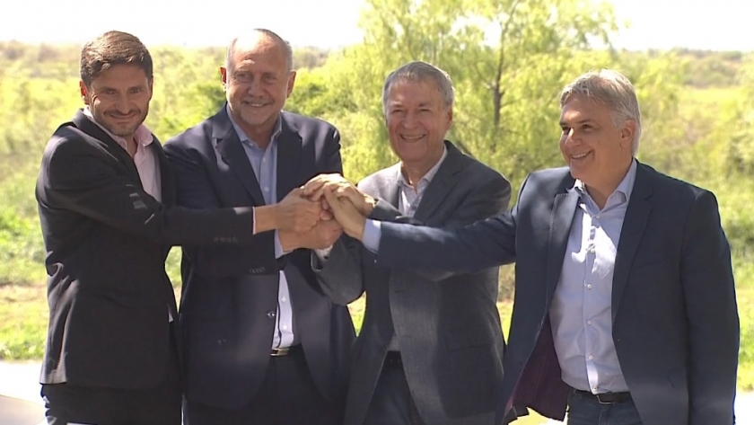 Córdoba y Santa Fe pusieron en marcha el acueducto interprovincial