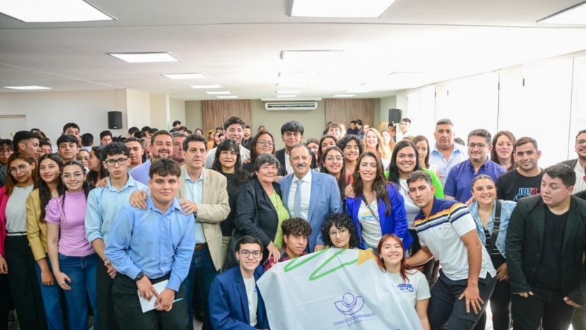 Quintela instó a las juventudes de la provincia a debatir ideas