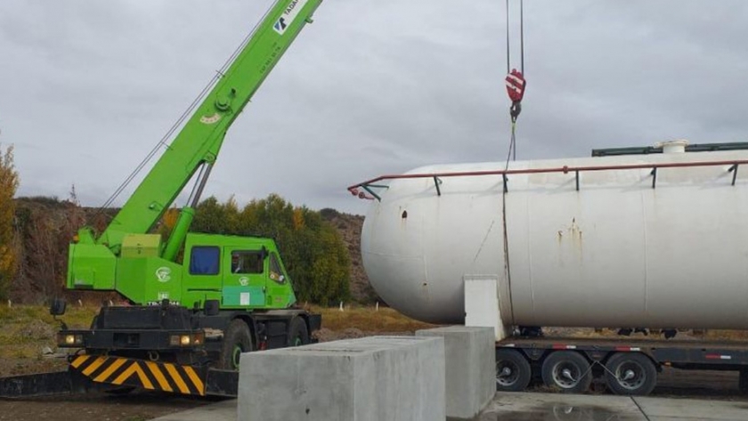 La Obra de Almacenamiento de Gas ya cuenta con el montaje de dos tanques en Los Antiguos