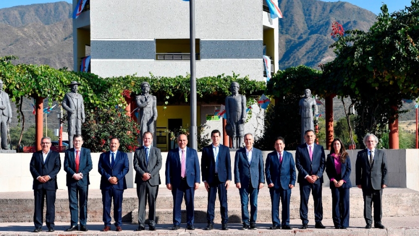 Bordet propone una plataforma portuaria integrada con Chile