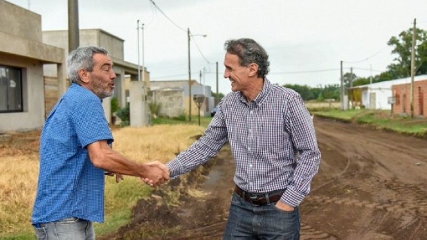 Katopodis recorrió obras en Roque Pérez