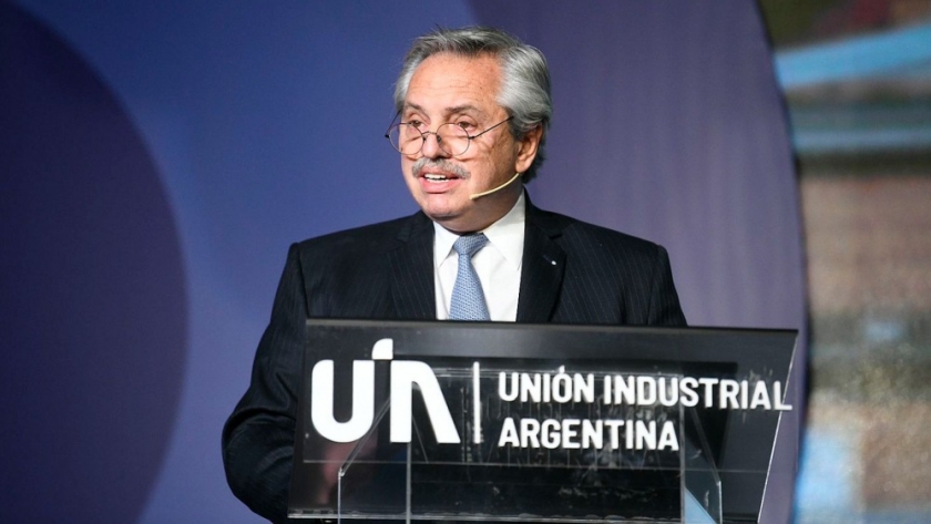 Alberto Fernández consigue el apoyo de los industriales y anuncia un plan productivo 2030