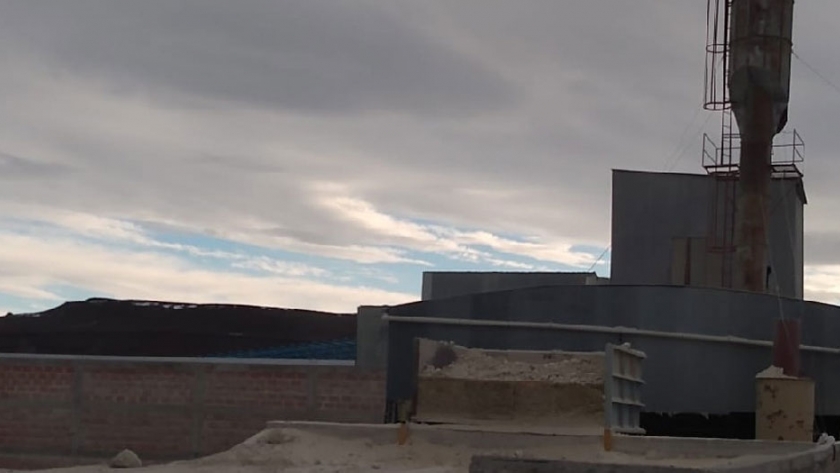 Ambiente celebra la modernización en la planta procesadora de diatomea en Jacobacci