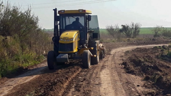 Vialidad trabaja en la reconstrucción de caminos del departamento Victoria