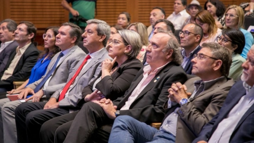 Presentaron los resultados del trabajo tecno-científico sobre las estructuras del edificio de la exlegislatura provincial