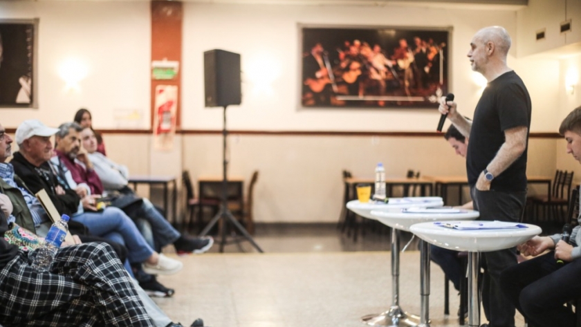 Rodríguez Larreta, junto a vecinos de Flores: “Voy a hacer estas reuniones hasta el último día de mi mandato