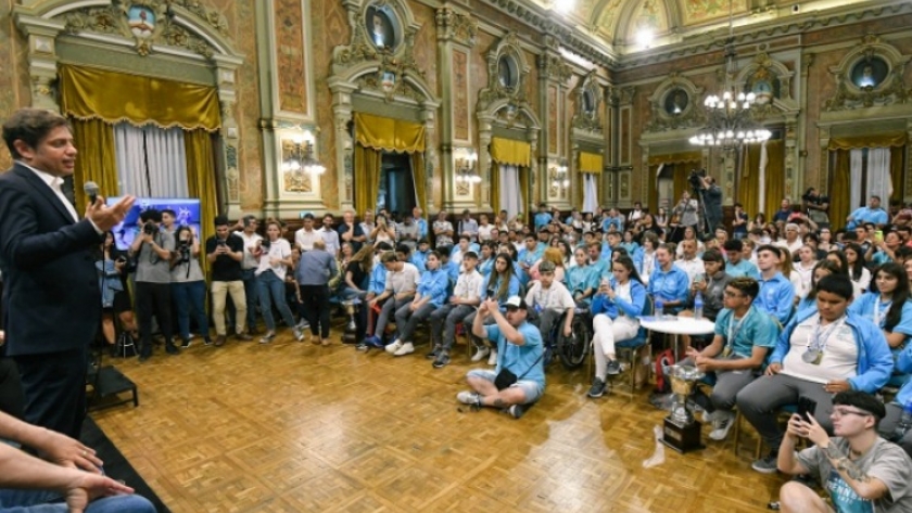 Kicillof recibió a la delegación de deportistas que ganaron el medallero de los Juegos Nacionales Evita 2022