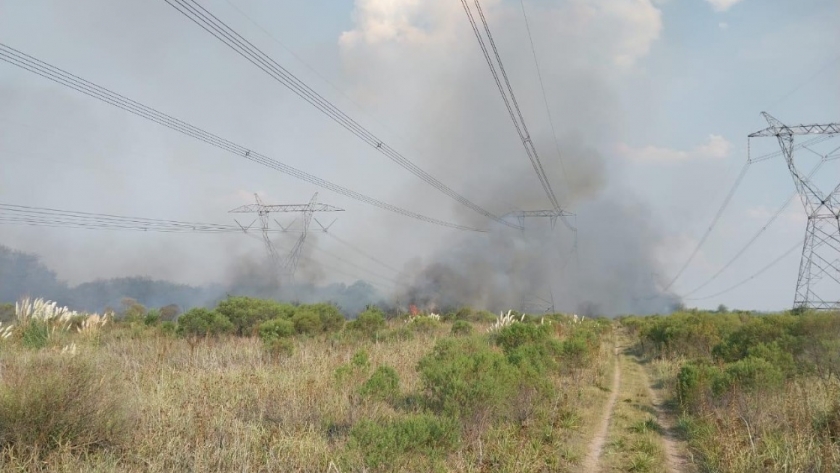 Un apagón masivo desatado por un incendio deja sin luz a casi a medio país