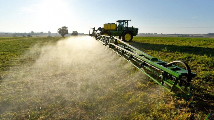 El Senasa prohibirá el uso del insecticida clorpirifos en todas sus formulaciones