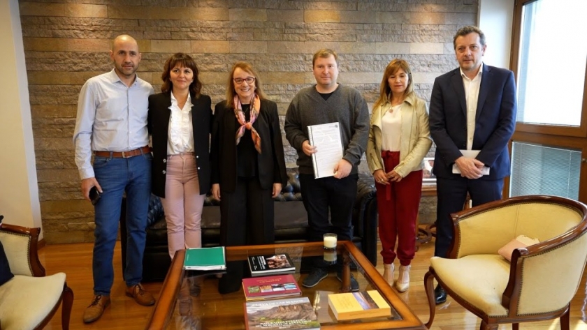 Avanzan en acciones para fortalecer la realización de paseos y ferias en Los Antiguos