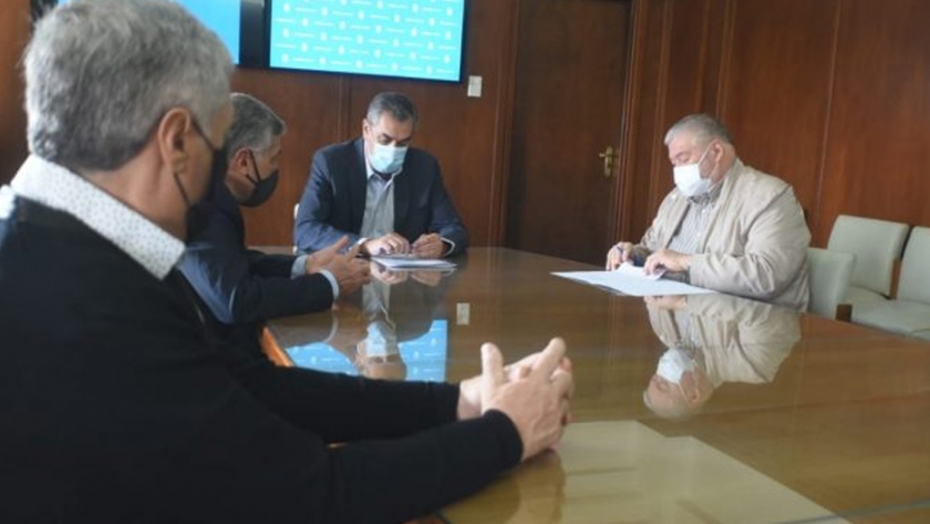 Gobierno, sindicatos y privados capacitarán a mendocinos interesados en trabajar en la cosecha