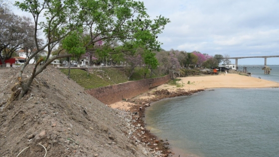La Provincia reconstruye taludes de las barrancas del Paraná en la costanera Gral. San Martín