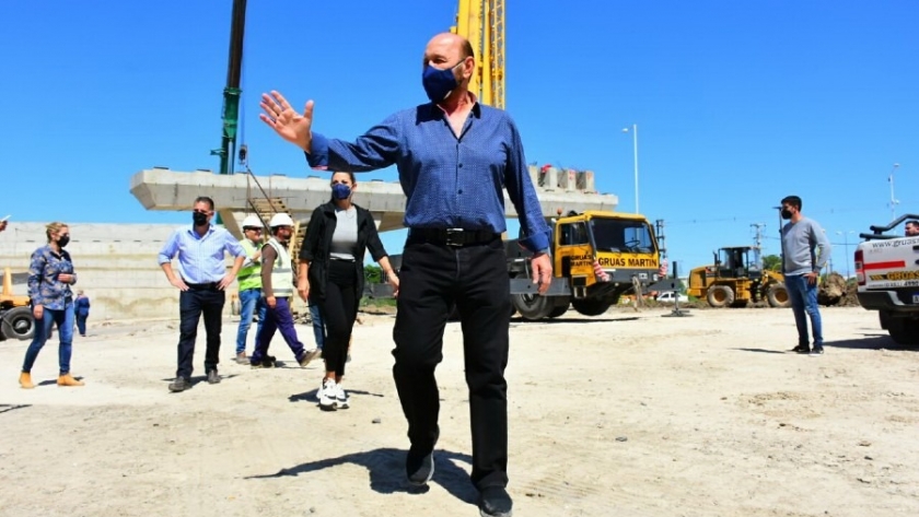 El Gobernador Insfrán recorrió la obra del viaducto sobreelevado