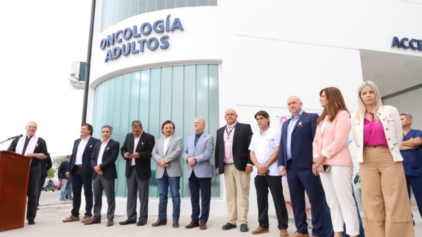 Sáenz puso en funcionamiento el nuevo sector de Oncología para Mujeres