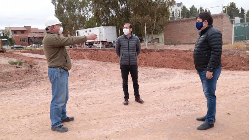 Gutiérrez y Gaido recorrieron obras del parque de la ex U9