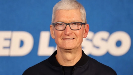 Apple tropieza con Siri: la demora en IA genera preocupación entre inversores y golpea sus acciones