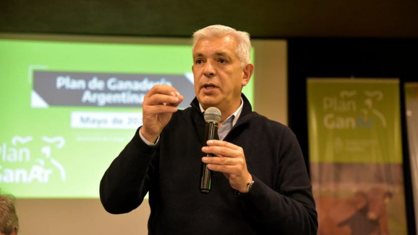 Julián Domínguez inició el trabajo del Plan GanAr en Córdoba: 