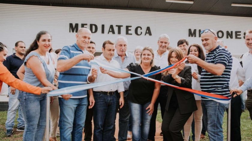 En El Soberbio, el gobernador inauguró espacios educativos,y entrego títulos de Propiedad