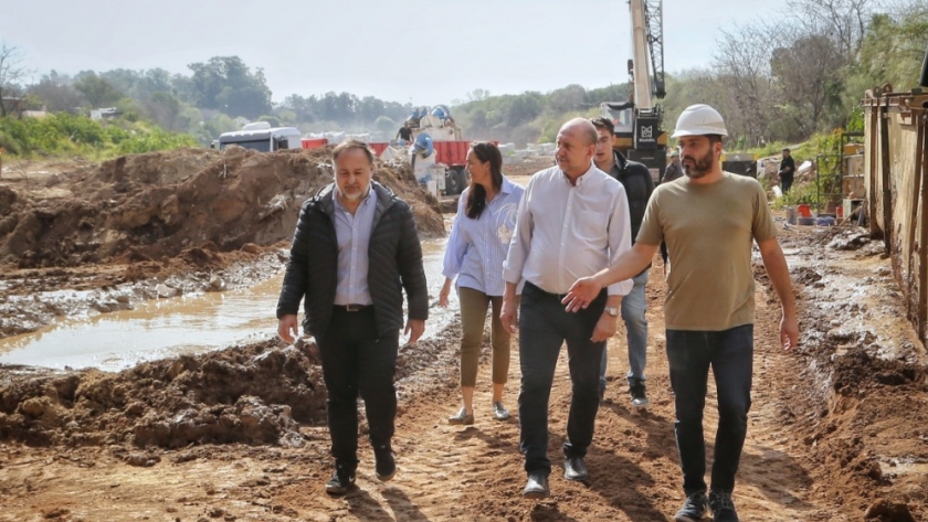 Perotti recorrió los trabajos de estabilización de la cascada del arroyo saladillo