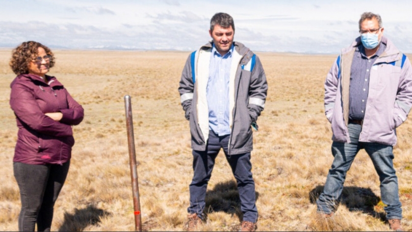 Se realizan muestras en un sector del área CA12 para determinar la presencia de hidrocarburos en superficie