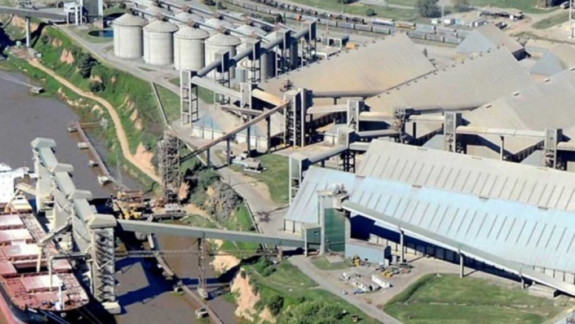 Nuevo paro sindical afecta los puertos exportadores en Rosario: camiones varados y exportaciones paralizadas