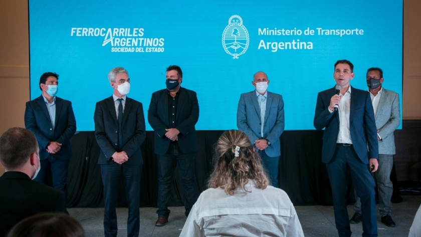 Meoni encabezó la puesta en funcionamiento de Ferrocarriles Argentinos Sociedad del Estado