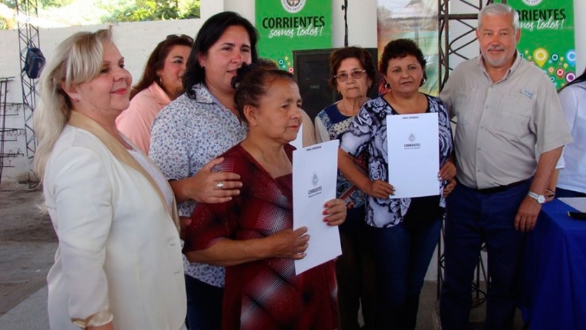 Entregaron 20 títulos de regularización dominial en Corrientes