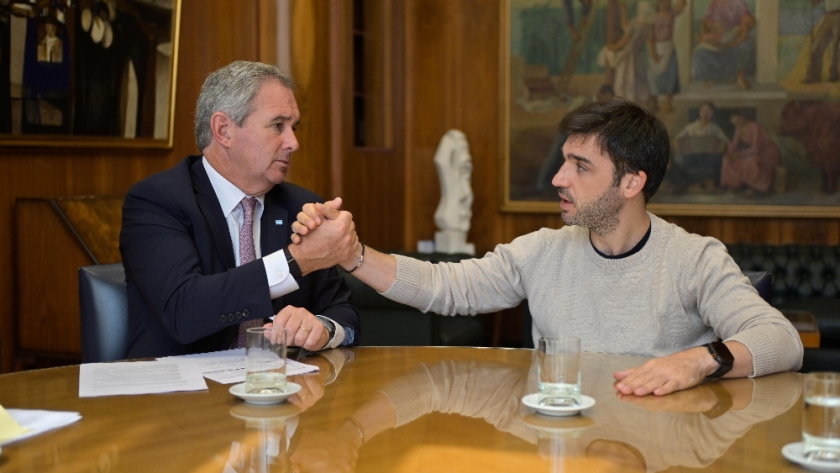 Chubut mejora su perfil crediticio: Torres celebra la confianza global y busca más inversión