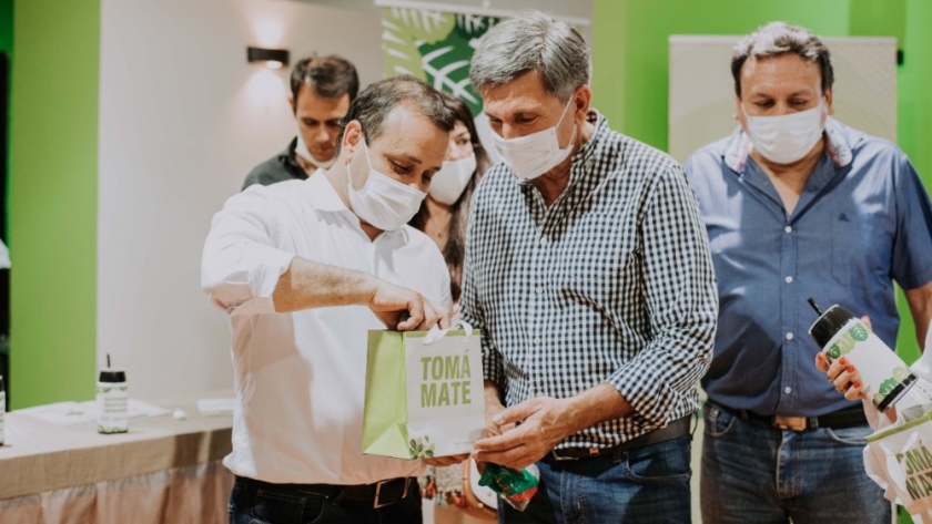 En Apóstoles, Herrera Ahuad acompañó la inauguración de la fiesta de la familia yerbatera