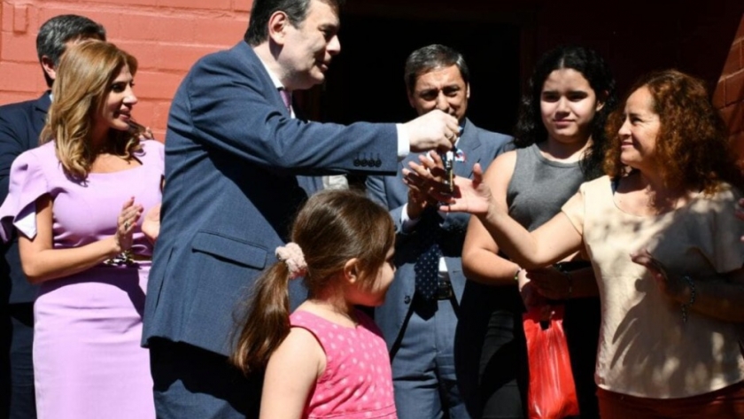 El Gobernador realizó una entrega de Viviendas Sociales