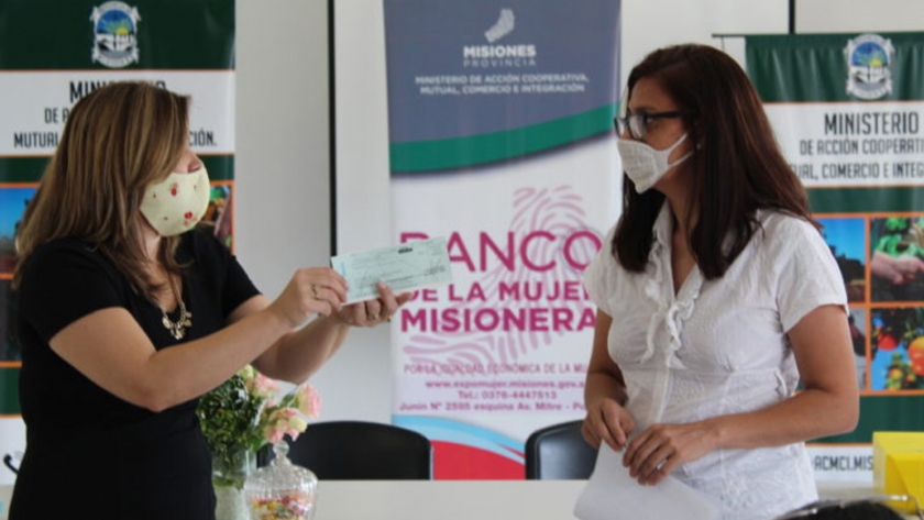 Banco de la Mujer Misionera: el Ministerio de Acción Cooperativa entregó créditos