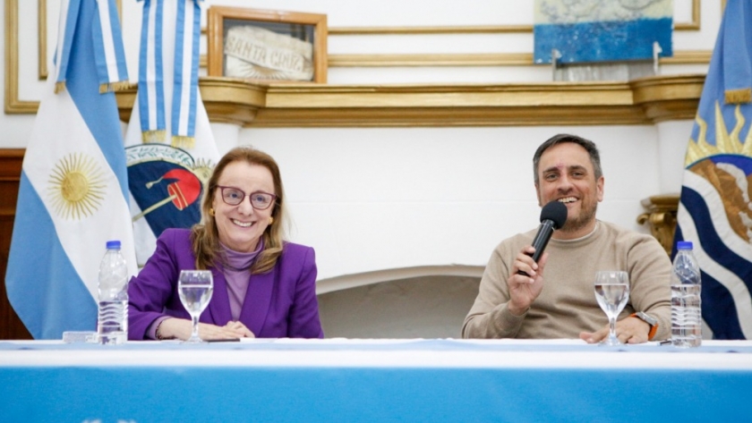 Cabandié y Alicia Kirchner firmaron convenios para fortalecer el manejo del fuego y la gestión de residuos en Santa Cruz