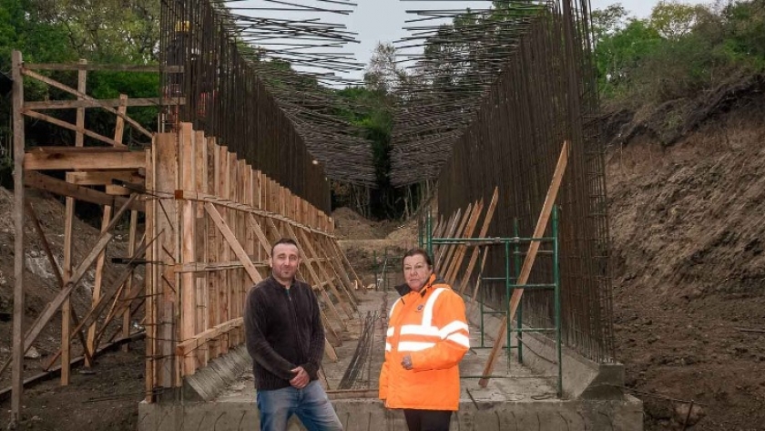 Avanza la obra de pavimentación del acceso para tránsito pesado a Pueblo Brugo