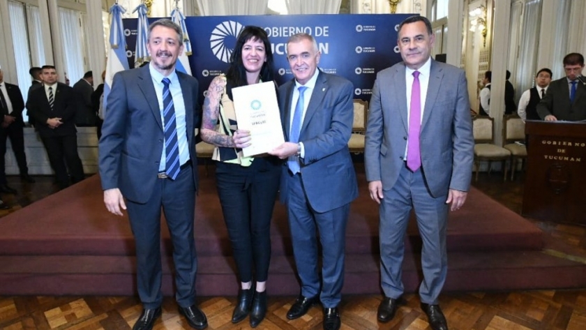 Jaldo entregó nuevas matrículas constitutivas a cooperativas y microcréditos a emprendedores