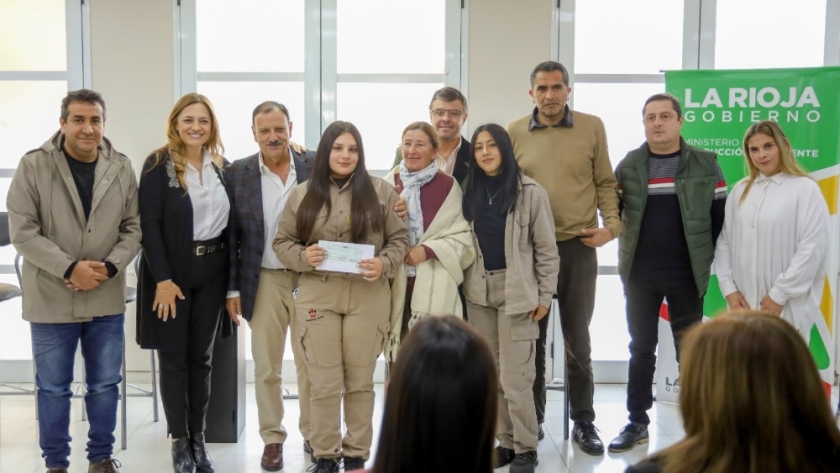 “El gobernador entregó fondos para la VIII Exposición Caprina, Ovina y Artesanal 2024”