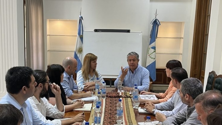 Rolando Figueroa y su gabinete aceleran la reorganización del Estado