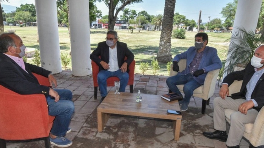 Raúl recibió a legisladores para dialogar sobre obras en el Este